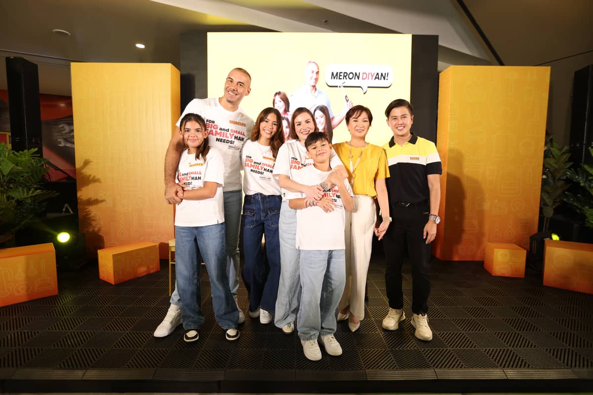 Team Kramer takes centerstage in the dance mob during the unveiling of MR.DIY’s Thematic Branding Campaign Launch.